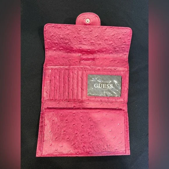 🔥NWOT GUESS Pink Clutch Wallet 🔥 - Picture 3 of 4